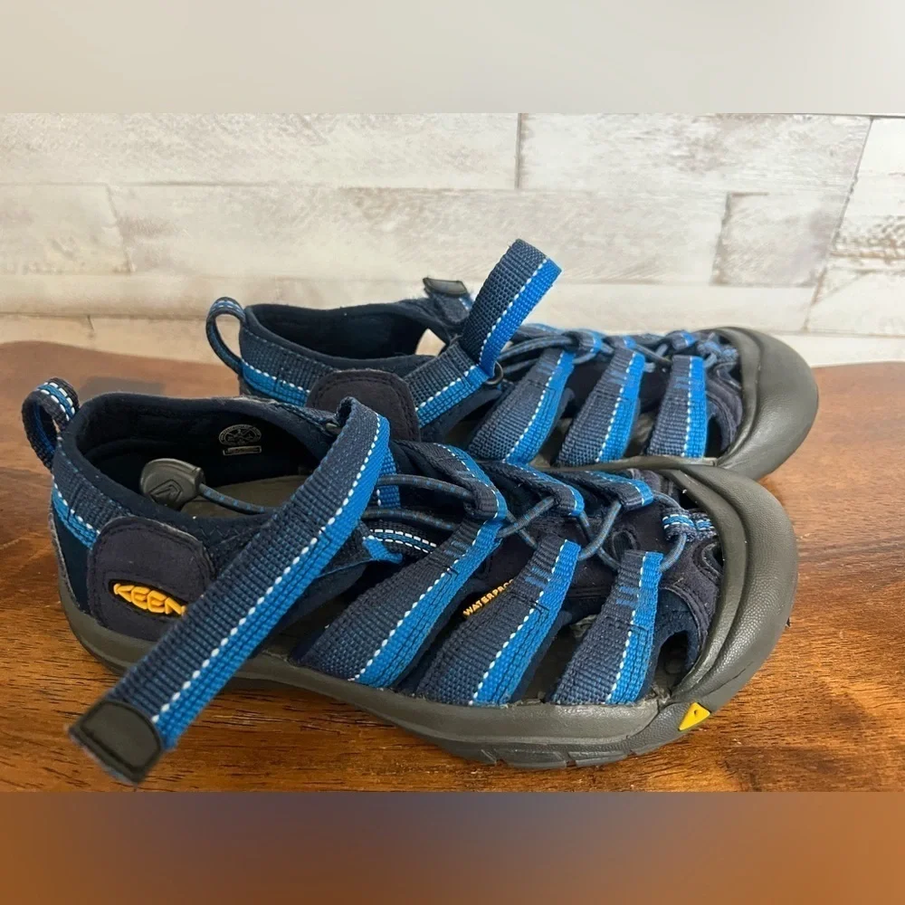 Keen Newport H2 Hiking Sandals Shoes Youth Blue Slip resistant water Size 2
